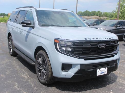 New 2026 Ford Expedition Platinum w/ Stealth Appearance Package AWD/4WD image 8