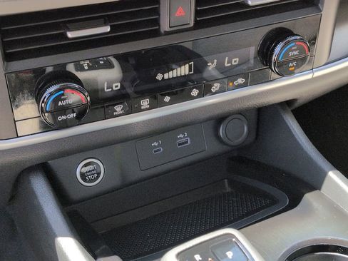 Used 2023 Nissan Rogue SV image 18