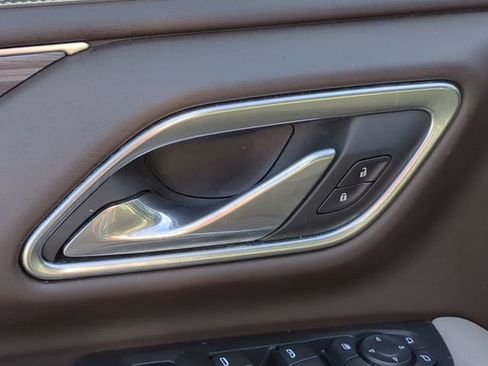 Used 2021 GMC Yukon XL SLT w/ SLT Premium Package image 23