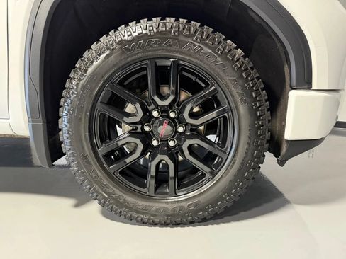 Used 2020 GMC Sierra 1500 Elevation RWD image 9