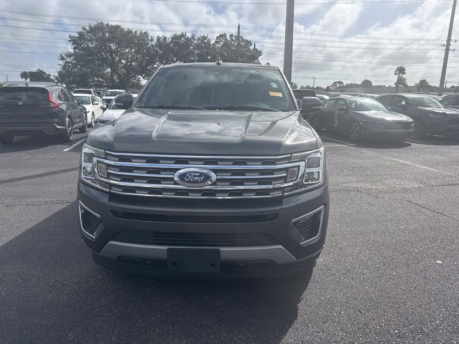 Used 2019 Ford Expedition Limited w/ Equipment Group 301A RWD image 2