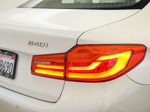 Used 2018 BMW 540i w/ Premium Package RWD image 11