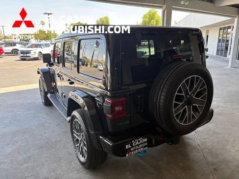 Used 2023 Jeep Wrangler Unlimited Sahara AWD/4WD image 5