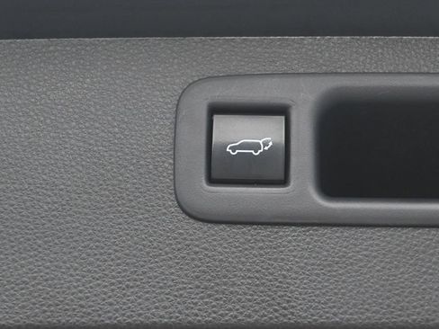 Used 2021 Toyota Highlander XLE AWD/4WD image 33