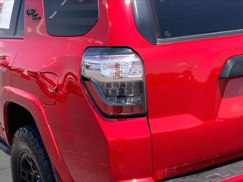 Used 2022 Toyota 4Runner TRD Off-Road Premium AWD/4WD image 29