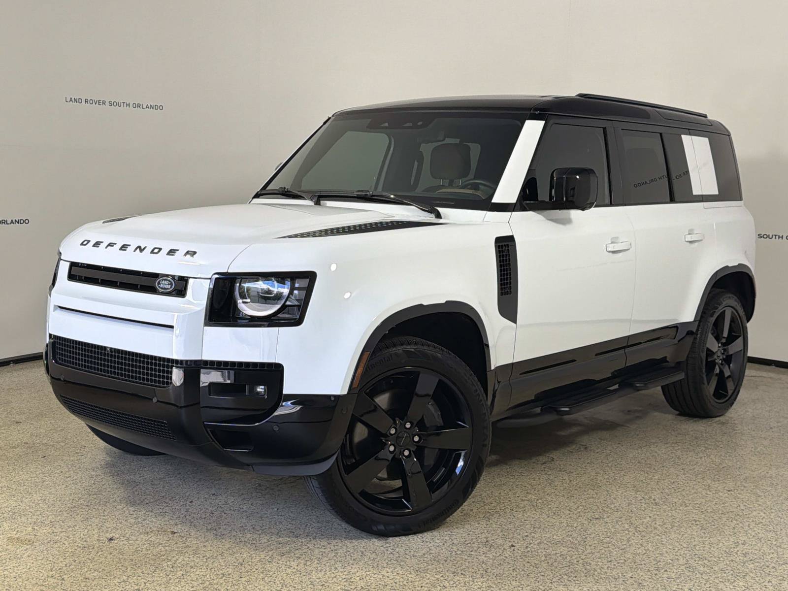 Used 2026 Land Rover Defender 110 X-Dynamic SE AWD/4WD image 1