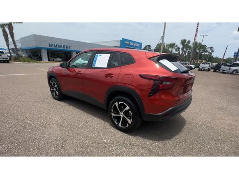 Used 2024 Chevrolet Trax RS w/ Driver Confidence Package FWD image 4