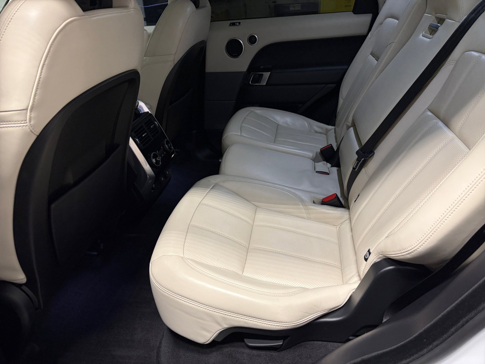 Used 2020 Land Rover Range Rover Sport HSE AWD/4WD image 17