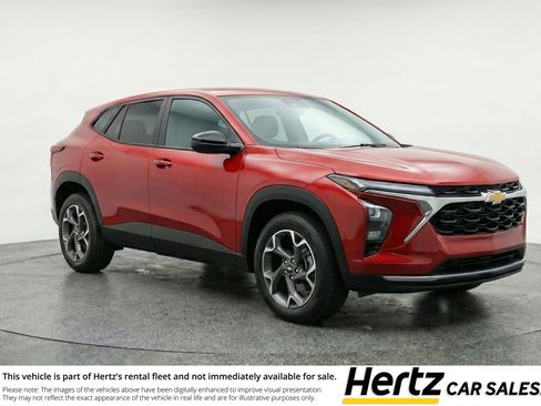 Used 2025 Chevrolet Trax LT FWD image 1