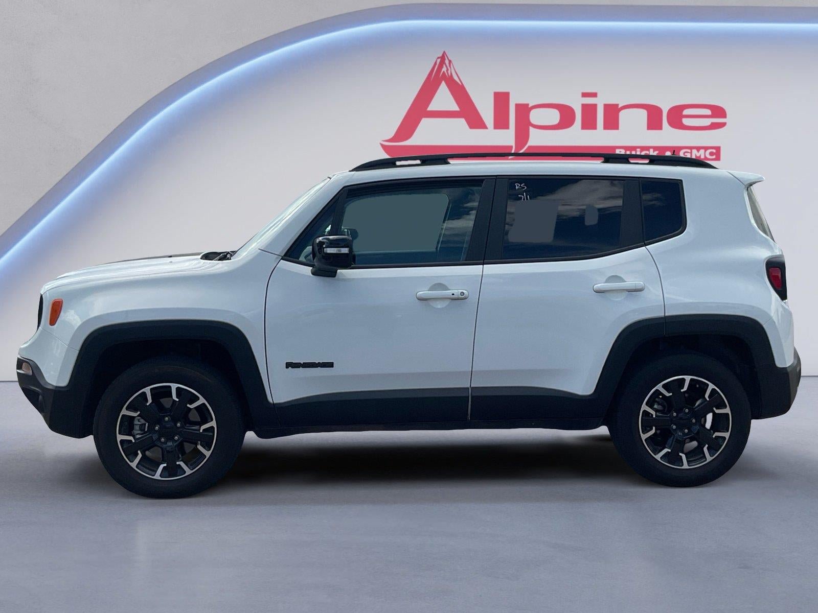 Used 2023 Jeep Renegade Latitude AWD/4WD image 2