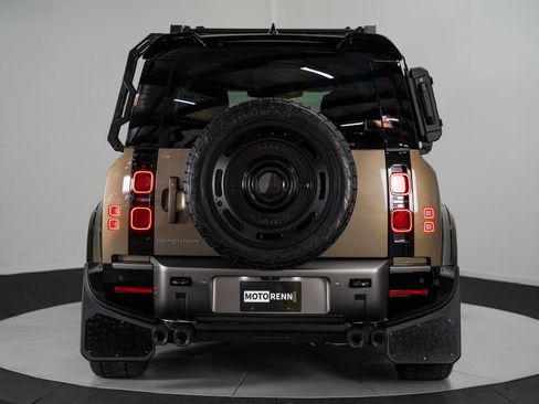 Used 2025 Land Rover Defender 110 X-Dynamic SE image 8