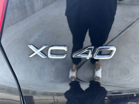 Certified 2025 Volvo XC40 B5 Plus image 13