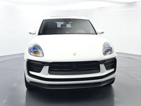 Certified 2025 Porsche Macan AWD/4WD image 18
