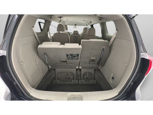 Used 2017 Kia Sedona LX FWD image 22