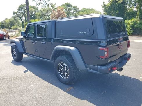 Used 2024 Jeep Gladiator Rubicon w/ Convenience Group AWD/4WD image 4