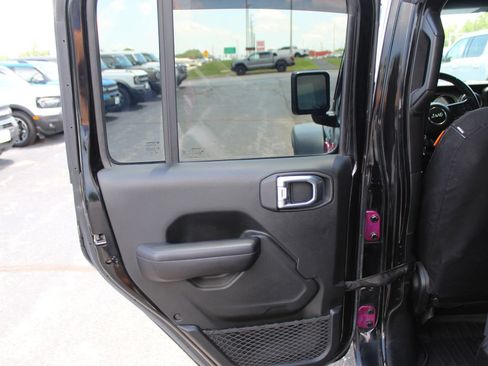 Used 2018 Jeep Wrangler Unlimited Sport S AWD/4WD image 19