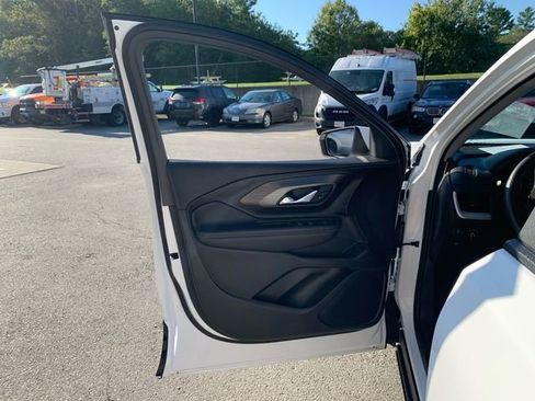 Used 2024 GMC Terrain SLE image 15