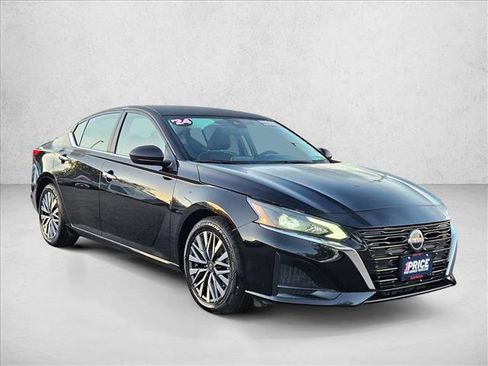 Used 2024 Nissan Altima 2.5 SV image 3