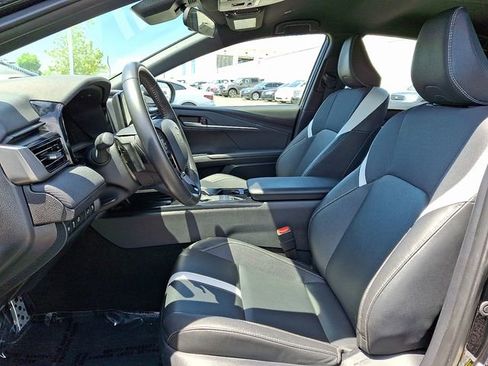 Used 2025 Toyota Camry SE FWD image 13