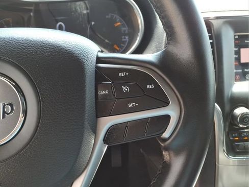 Used 2021 Jeep Grand Cherokee Laredo AWD/4WD image 17