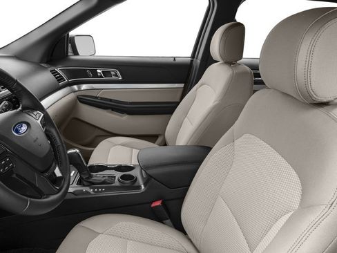 Used 2016 Ford Explorer XLT w/ Equipment Group 201A image 10