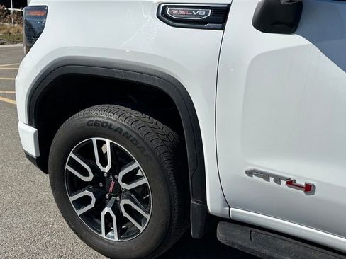 Used 2024 GMC Sierra 1500 AT4 w/ Technology Package AWD/4WD image 7