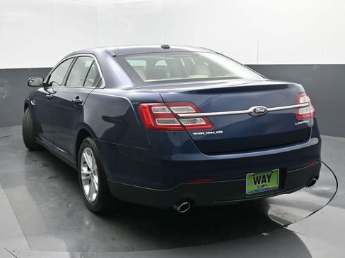 Used 2017 Ford Taurus SE image 4