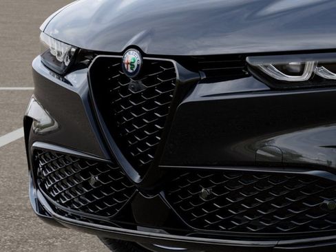 New 2025 Alfa Romeo Tonale w/ Premium Package AWD/4WD image 12