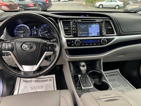 Used 2014 Toyota Highlander XLE AWD/4WD image 25