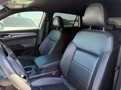 Used 2021 Volkswagen Atlas Cross Sport SE AWD/4WD image 3
