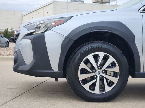 Used 2024 Subaru Outback Premium image 8