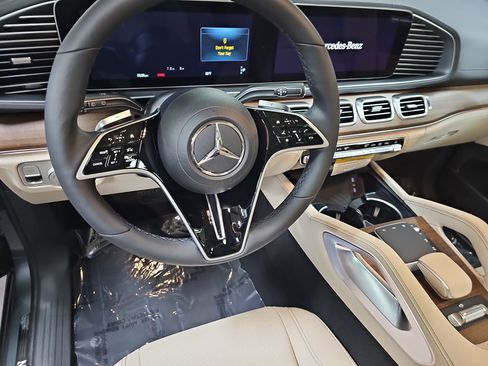 New 2026 Mercedes-Benz GLS 450 4MATIC image 18
