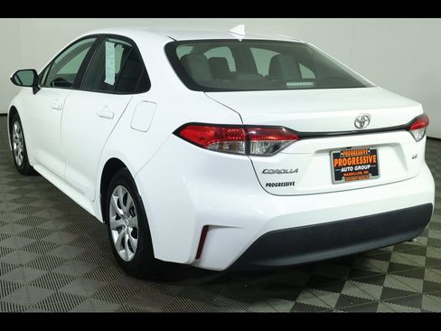 Used 2025 Toyota Corolla LE image 10