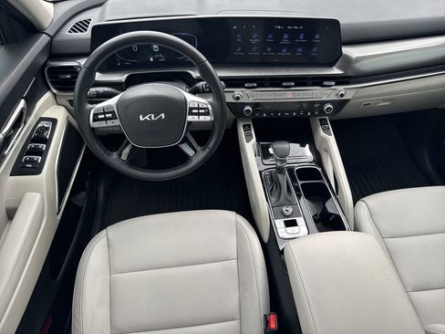 Used 2025 Kia Telluride S FWD image 16