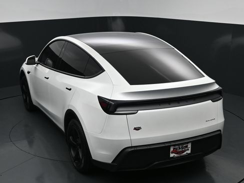 Used 2026 Tesla Model Y AWD image 28