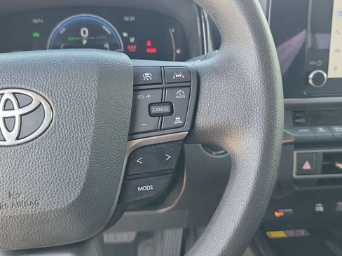 Used 2025 Toyota Camry LE FWD image 18