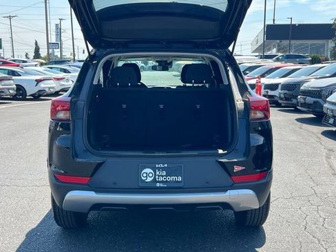 Used 2023 Chevrolet TrailBlazer LT w/ Convenience Package FWD image 12