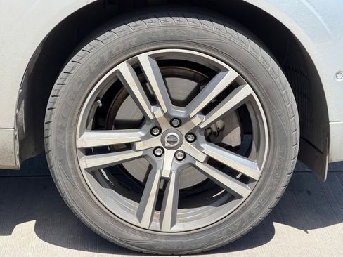 Used 2018 Volvo XC60 T6 Momentum w/ Advanced Package AWD/4WD image 7