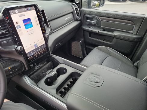 New 2026 RAM 2500 Laramie AWD/4WD image 13