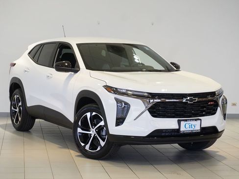 New 2026 Chevrolet Trax RS image 3