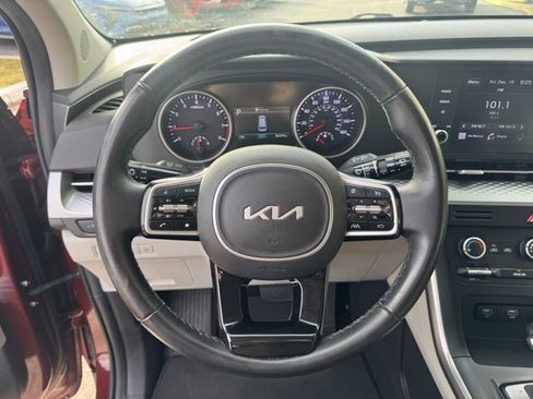 Used 2022 Kia Carnival LX image 27
