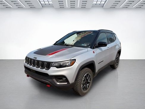 Used 2025 Jeep Compass Trailhawk AWD/4WD image 8