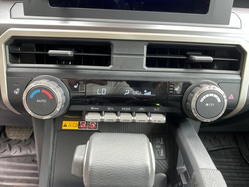 Certified 2024 Toyota Tacoma SR5 AWD/4WD image 17