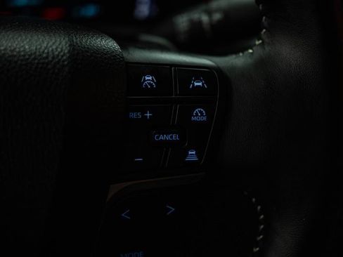 Used 2025 Toyota Camry SE image 20