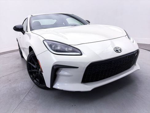 Used 2024 Toyota GR86 Premium RWD image 3