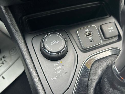 Used 2019 Jeep Cherokee Limited w/ Trailer Tow Group image 27