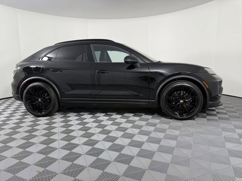 Certified 2025 Porsche Macan Electric image 8