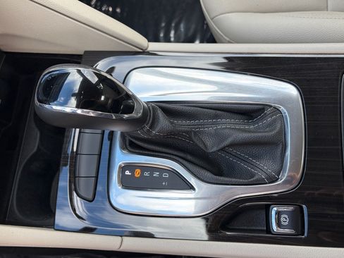 Used 2019 Buick Regal Essence w/ Driver Confidence Package I FWD image 30