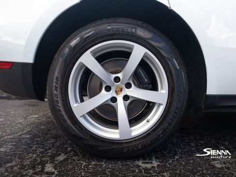 Used 2018 Porsche Macan image 41