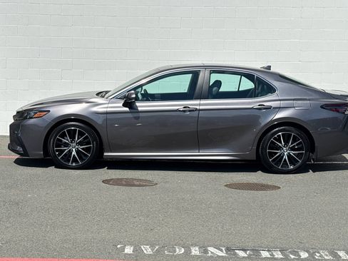 Used 2024 Toyota Camry SE w/ Audio Upgrade Package FWD image 2